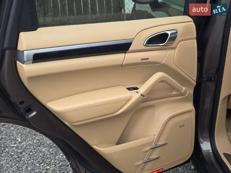 Внедорожник / Кроссовер Porsche Cayenne 2012 в Тернополе