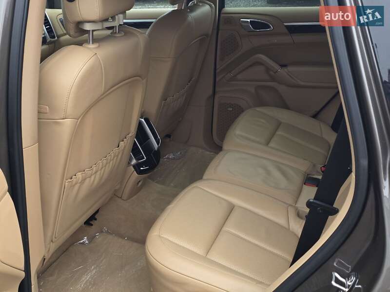 Внедорожник / Кроссовер Porsche Cayenne 2012 в Тернополе