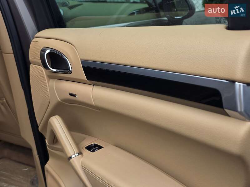 Внедорожник / Кроссовер Porsche Cayenne 2012 в Тернополе