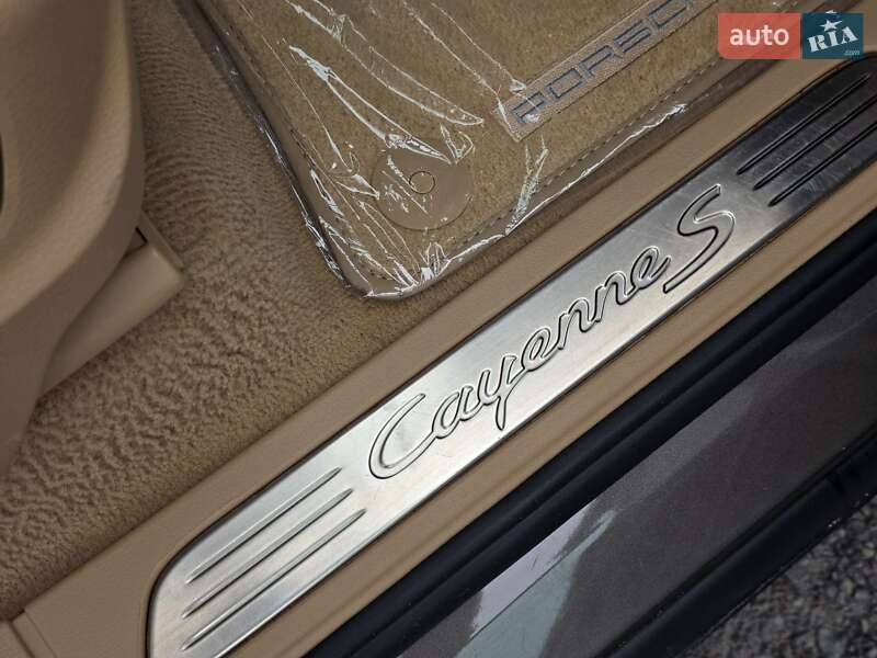 Внедорожник / Кроссовер Porsche Cayenne 2012 в Тернополе