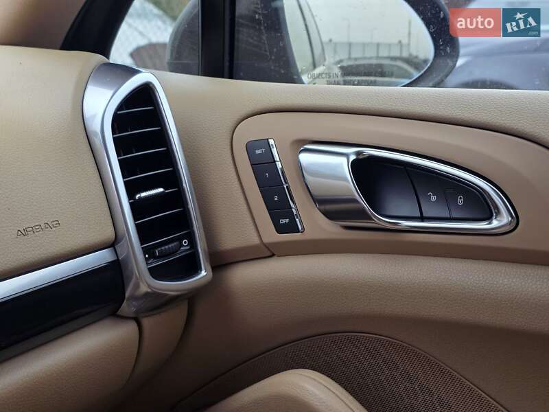 Внедорожник / Кроссовер Porsche Cayenne 2012 в Тернополе