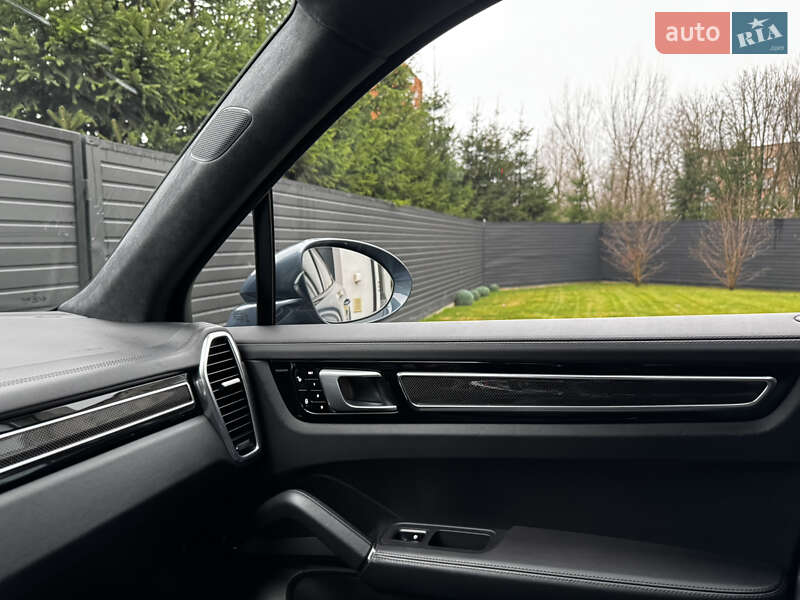 Внедорожник / Кроссовер Porsche Cayenne 2018 в Тернополе