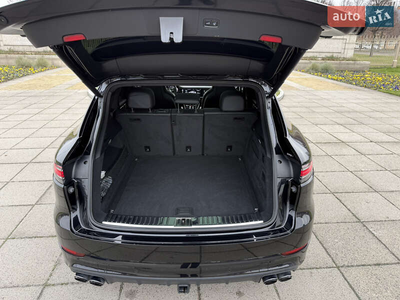 Позашляховик / Кросовер Porsche Cayenne 2019 в Києві