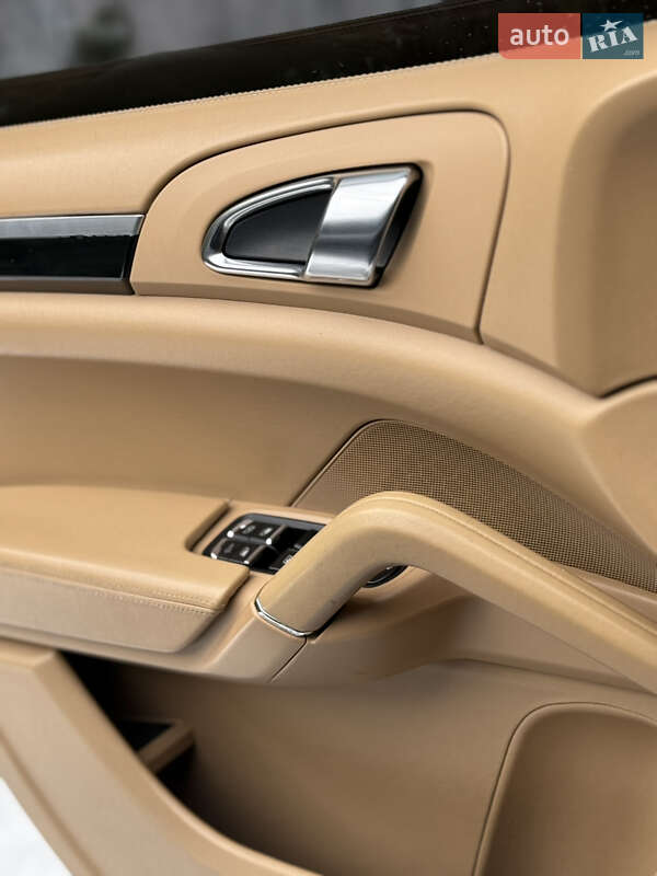 Позашляховик / Кросовер Porsche Cayenne 2012 в Самборі