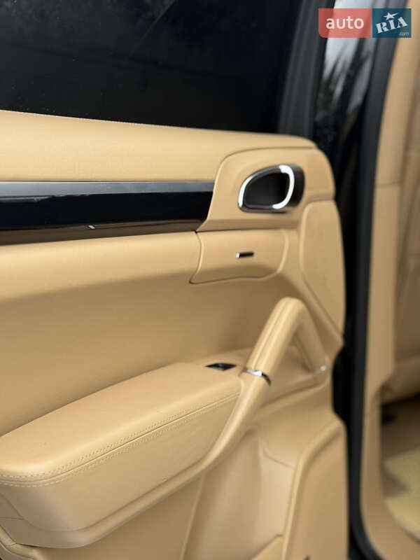 Позашляховик / Кросовер Porsche Cayenne 2012 в Самборі