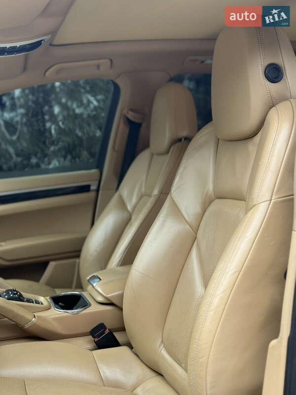 Позашляховик / Кросовер Porsche Cayenne 2012 в Самборі