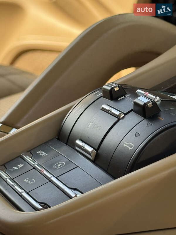 Позашляховик / Кросовер Porsche Cayenne 2012 в Самборі