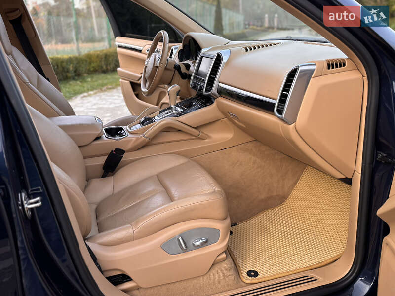 Позашляховик / Кросовер Porsche Cayenne 2011 в Тернополі