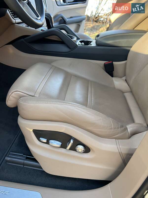 Позашляховик / Кросовер Porsche Cayenne 2019 в Києві