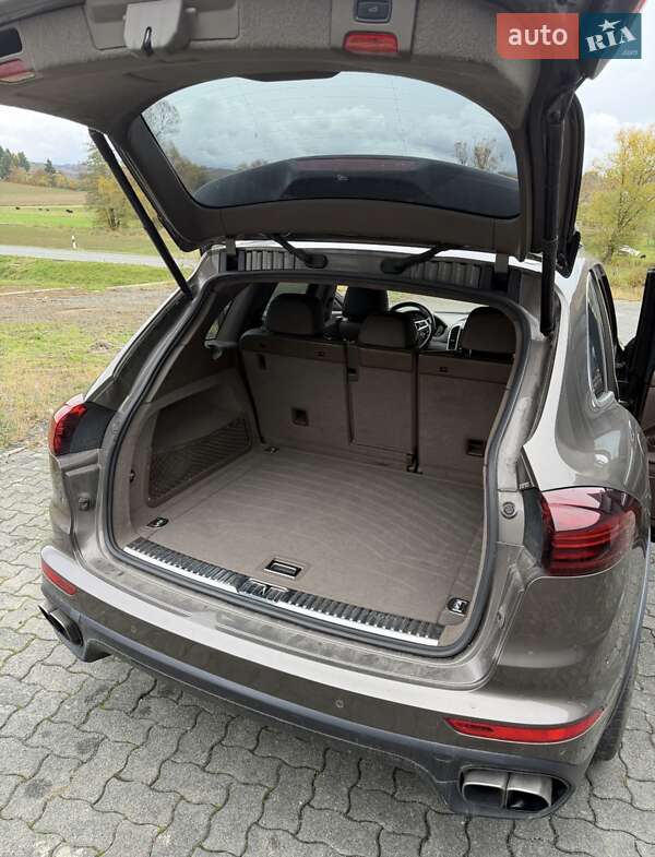 Позашляховик / Кросовер Porsche Cayenne 2012 в Києві