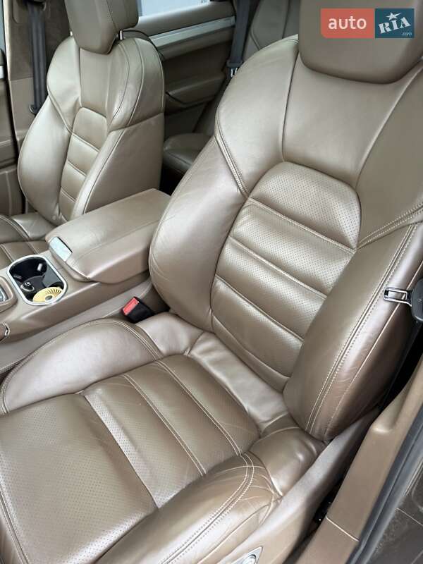 Позашляховик / Кросовер Porsche Cayenne 2012 в Києві