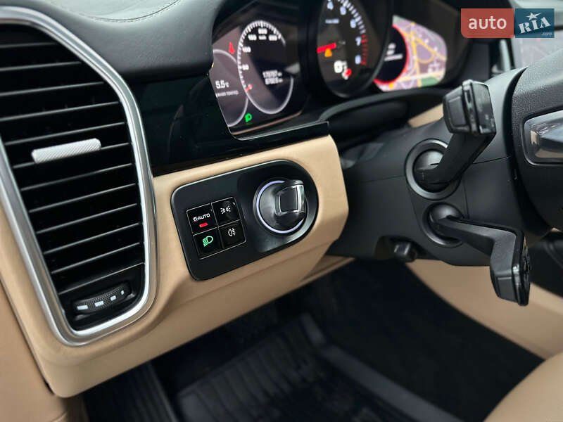 Внедорожник / Кроссовер Porsche Cayenne 2017 в Киеве