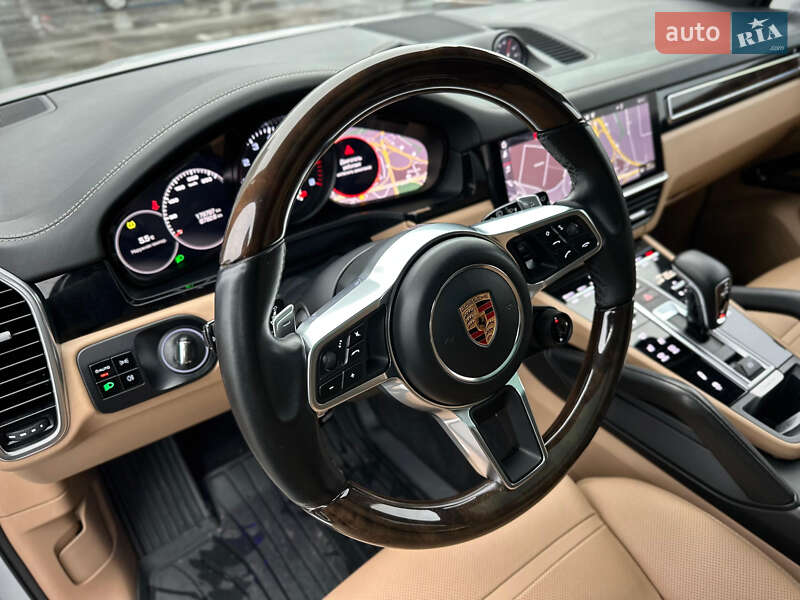 Внедорожник / Кроссовер Porsche Cayenne 2017 в Киеве