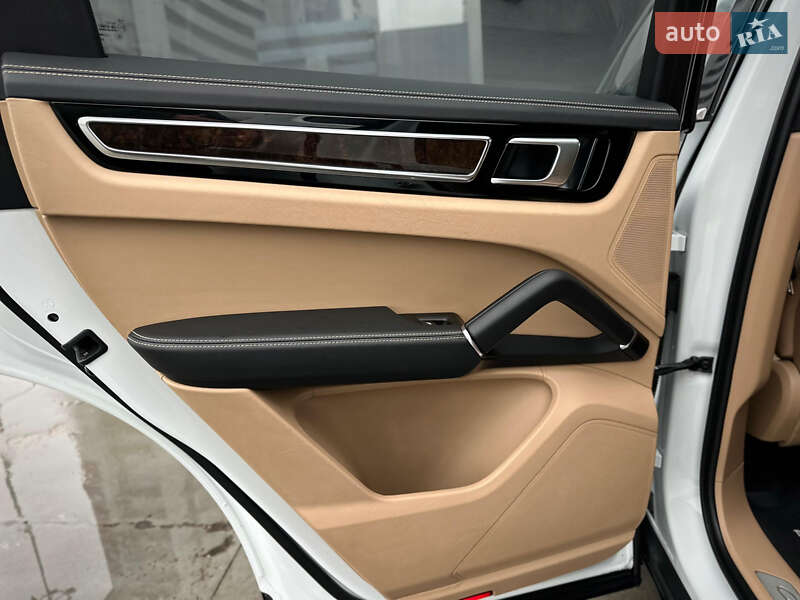 Внедорожник / Кроссовер Porsche Cayenne 2017 в Киеве