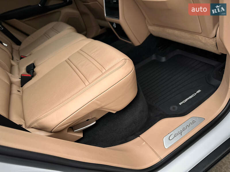 Внедорожник / Кроссовер Porsche Cayenne 2017 в Киеве
