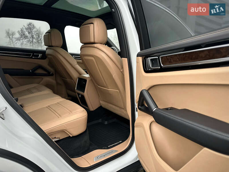 Внедорожник / Кроссовер Porsche Cayenne 2017 в Киеве