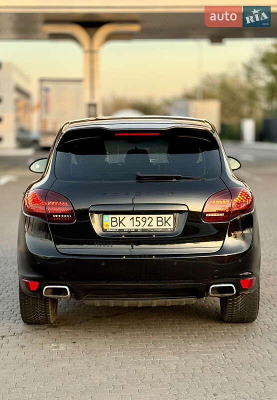 Внедорожник / Кроссовер Porsche Cayenne 2011 в Ровно