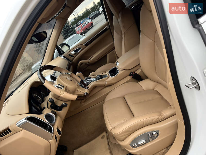Внедорожник / Кроссовер Porsche Cayenne 2012 в Днепре