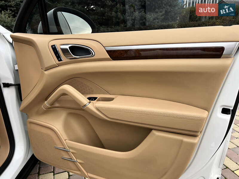 Внедорожник / Кроссовер Porsche Cayenne 2012 в Днепре