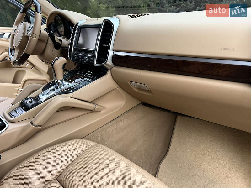 Внедорожник / Кроссовер Porsche Cayenne 2012 в Днепре