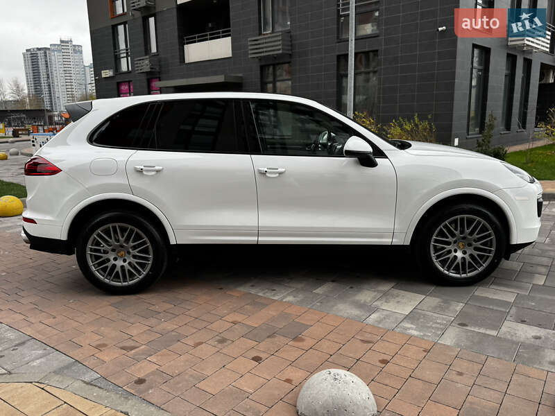 Внедорожник / Кроссовер Porsche Cayenne 2017 в Киеве