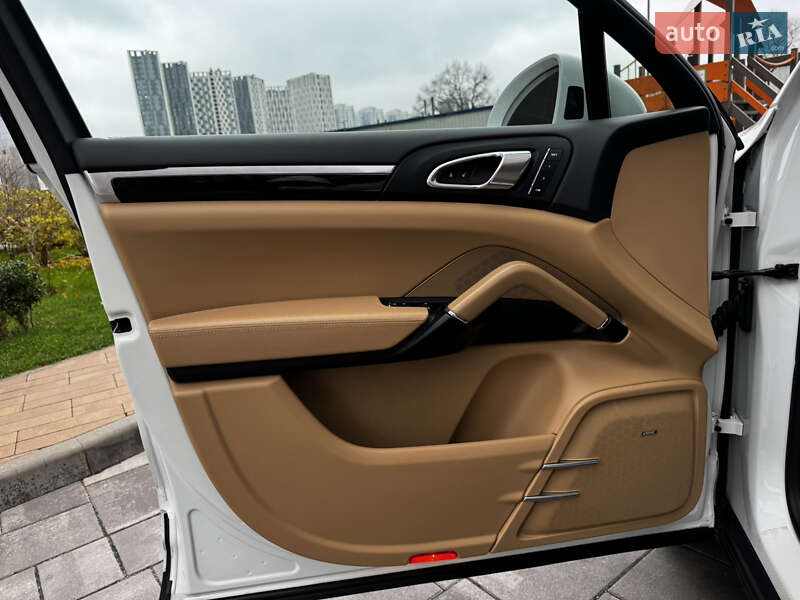 Внедорожник / Кроссовер Porsche Cayenne 2017 в Киеве