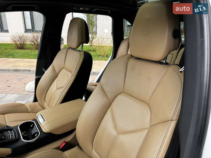 Внедорожник / Кроссовер Porsche Cayenne 2017 в Киеве