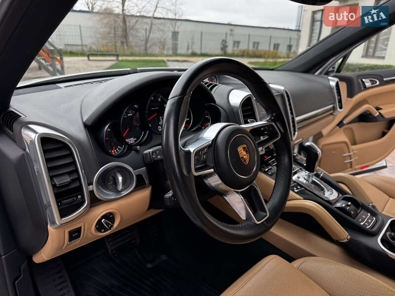 Внедорожник / Кроссовер Porsche Cayenne 2017 в Киеве