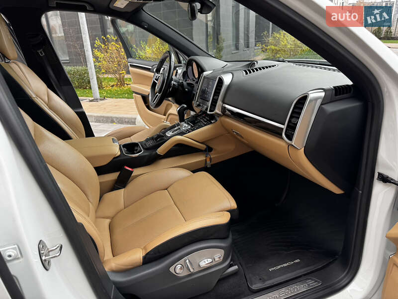 Внедорожник / Кроссовер Porsche Cayenne 2017 в Киеве