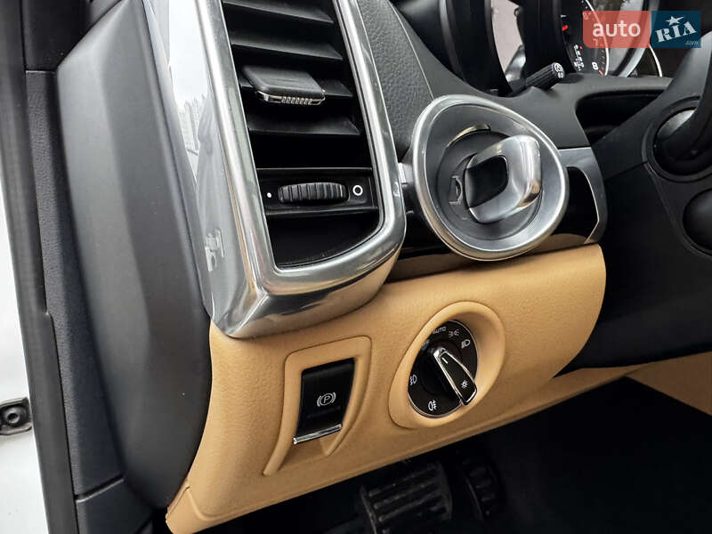 Внедорожник / Кроссовер Porsche Cayenne 2017 в Киеве