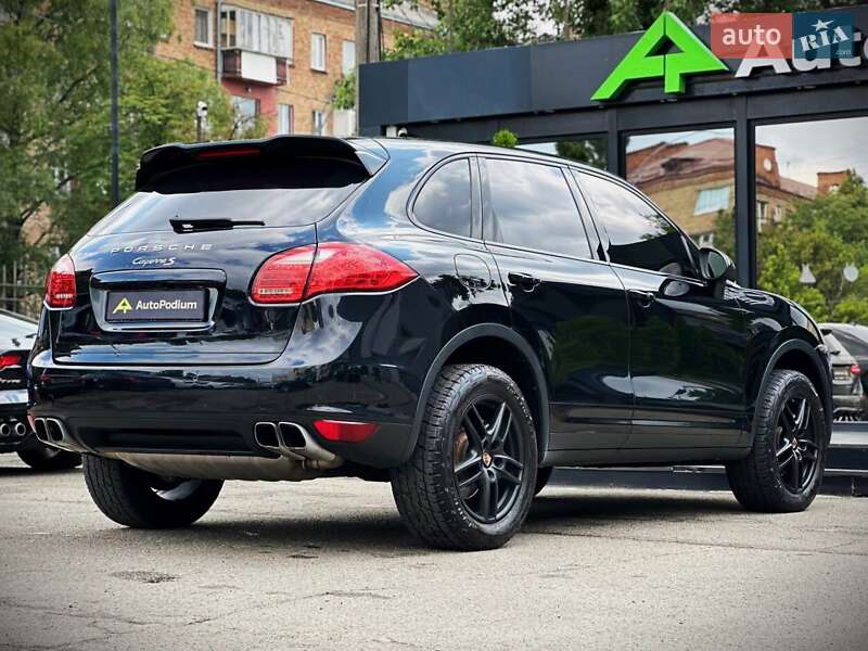 Внедорожник / Кроссовер Porsche Cayenne 2013 в Киеве