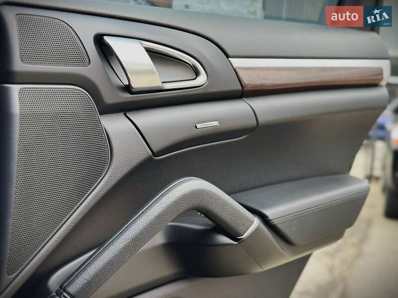 Внедорожник / Кроссовер Porsche Cayenne 2013 в Киеве