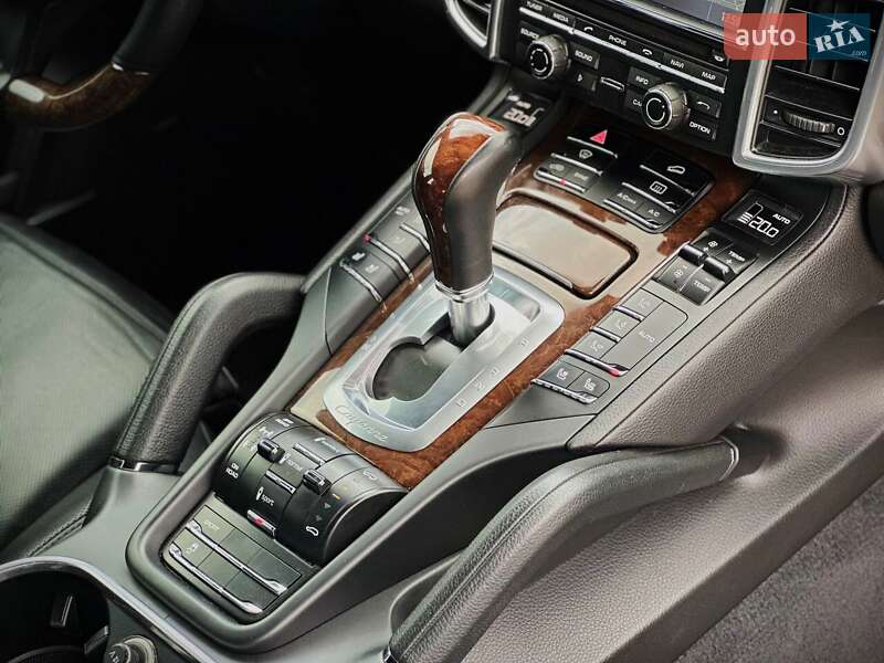 Внедорожник / Кроссовер Porsche Cayenne 2013 в Киеве