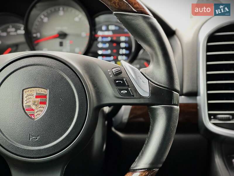 Внедорожник / Кроссовер Porsche Cayenne 2013 в Киеве