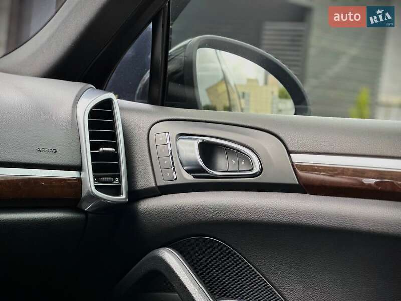 Внедорожник / Кроссовер Porsche Cayenne 2013 в Киеве