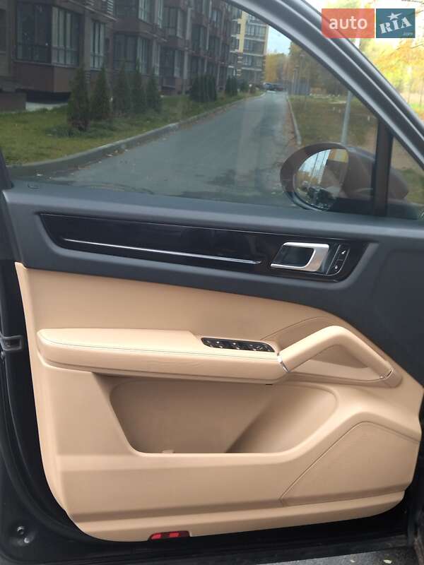 Позашляховик / Кросовер Porsche Cayenne 2018 в Чернігові