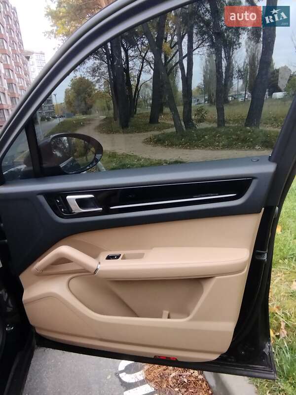 Позашляховик / Кросовер Porsche Cayenne 2018 в Чернігові