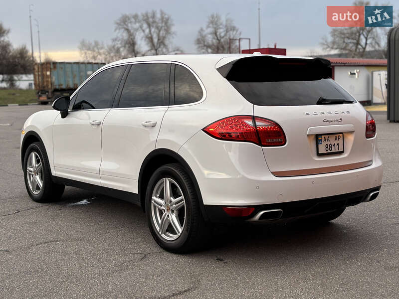 Позашляховик / Кросовер Porsche Cayenne 2013 в Києві