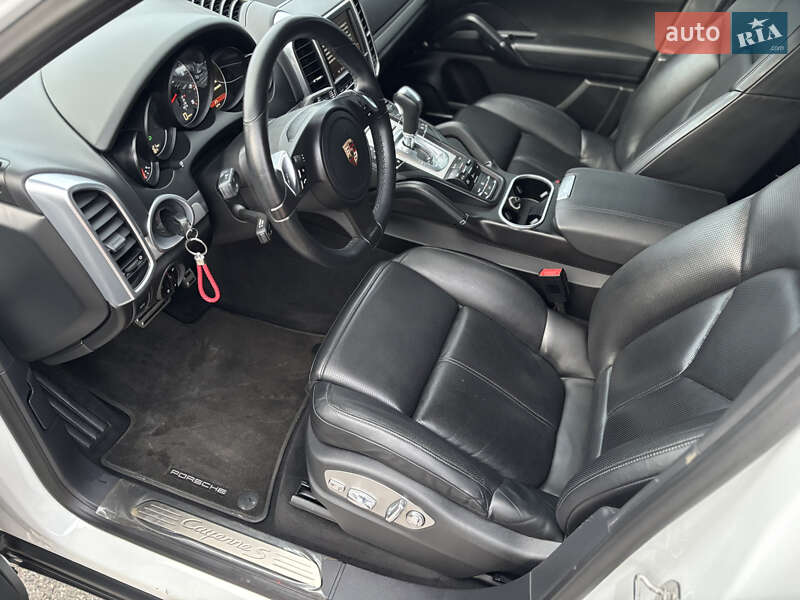 Позашляховик / Кросовер Porsche Cayenne 2013 в Києві