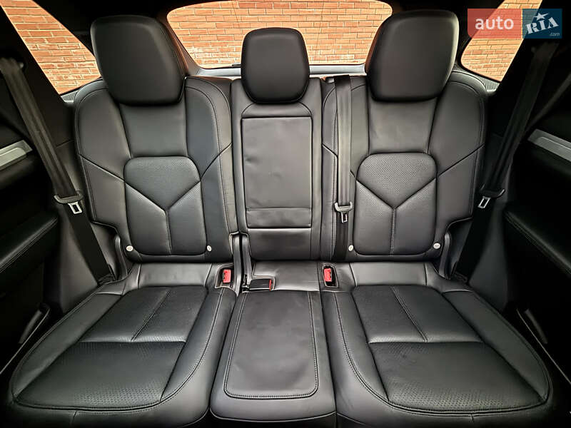 Позашляховик / Кросовер Porsche Cayenne 2013 в Києві