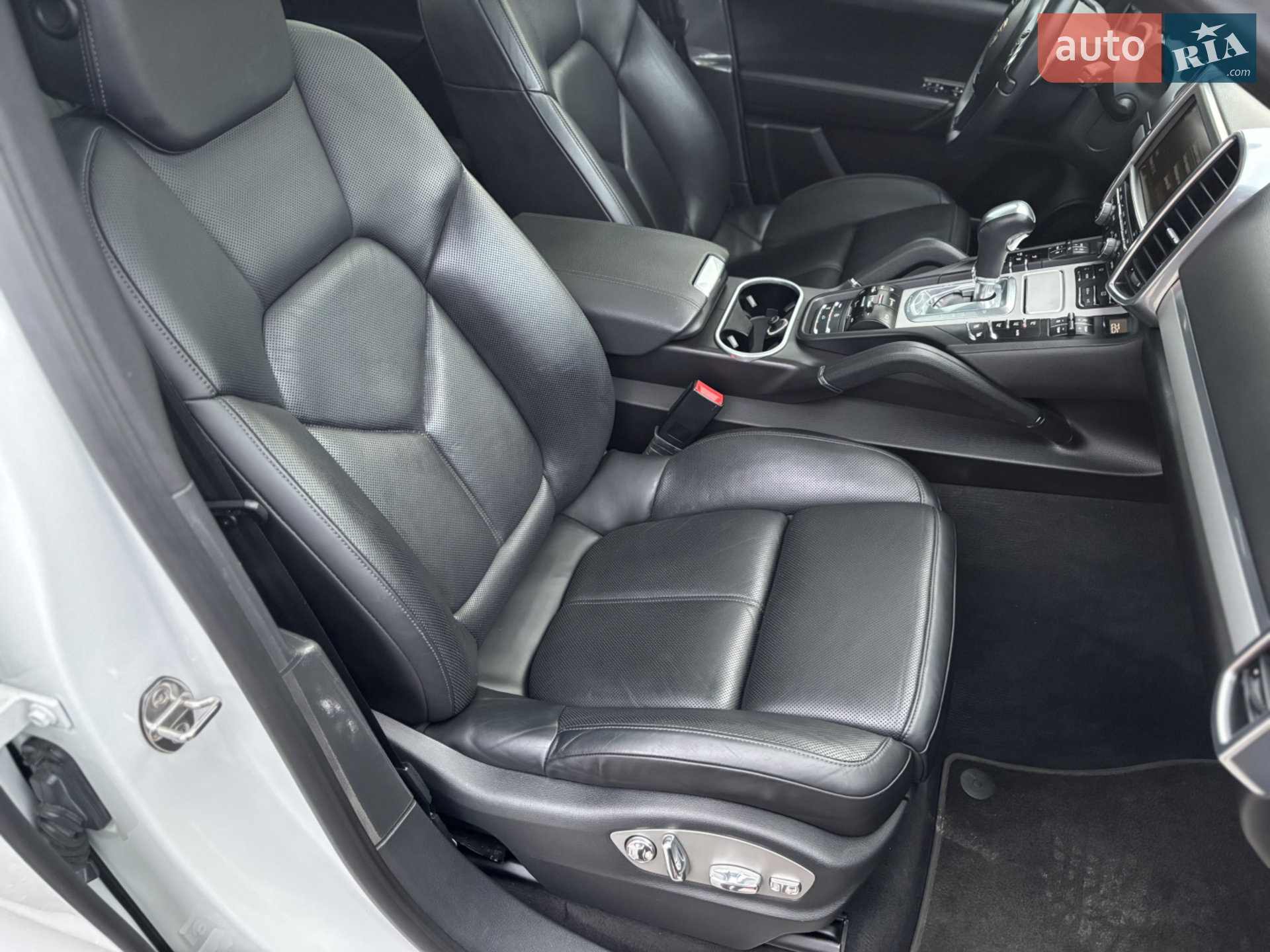 2013 Porsche Cayenne - мініатюра 23