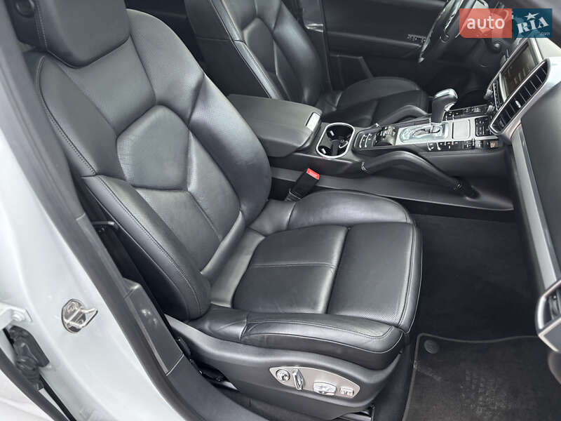 Позашляховик / Кросовер Porsche Cayenne 2013 в Києві