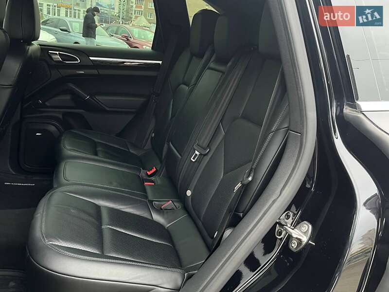 Внедорожник / Кроссовер Porsche Cayenne 2013 в Киеве