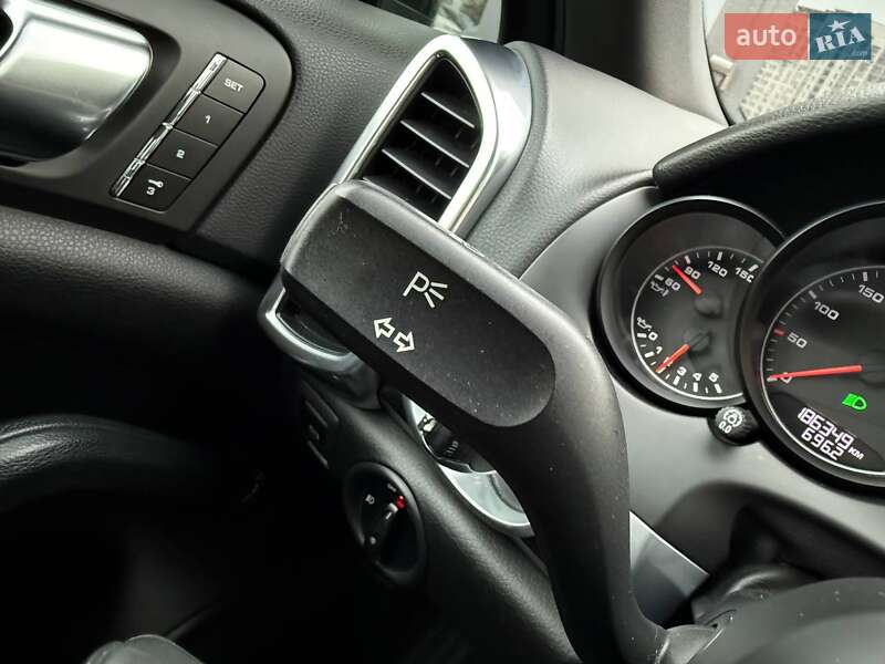 Внедорожник / Кроссовер Porsche Cayenne 2013 в Киеве
