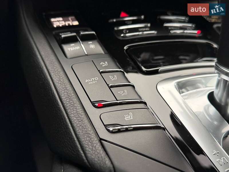 Внедорожник / Кроссовер Porsche Cayenne 2013 в Киеве