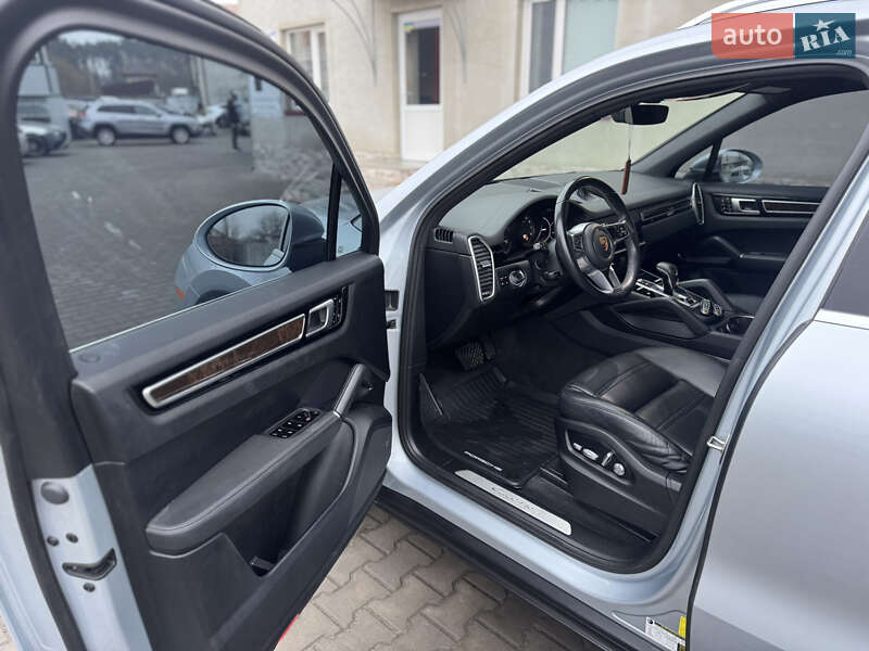 Внедорожник / Кроссовер Porsche Cayenne 2018 в Луцке