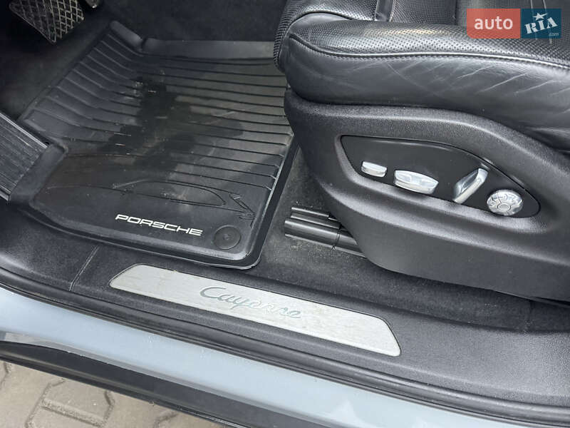 Внедорожник / Кроссовер Porsche Cayenne 2018 в Луцке
