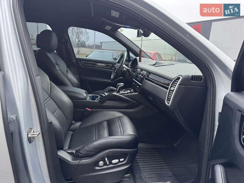 Внедорожник / Кроссовер Porsche Cayenne 2018 в Луцке