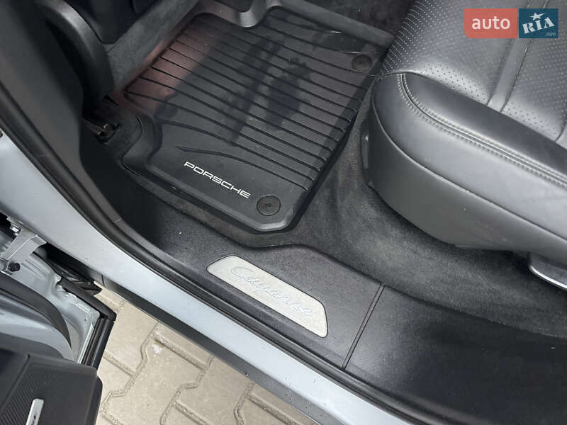 Внедорожник / Кроссовер Porsche Cayenne 2018 в Луцке