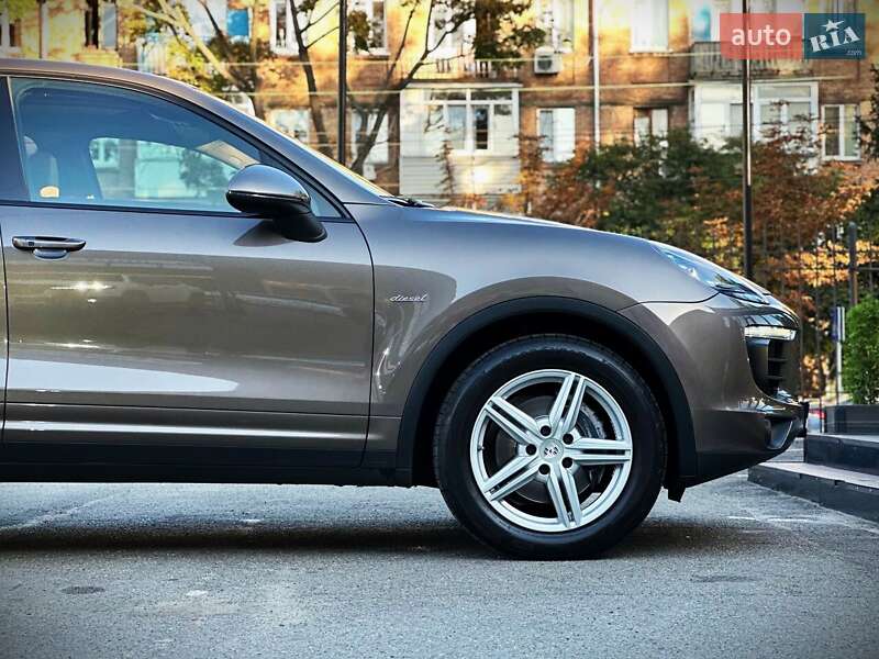 Внедорожник / Кроссовер Porsche Cayenne 2016 в Киеве